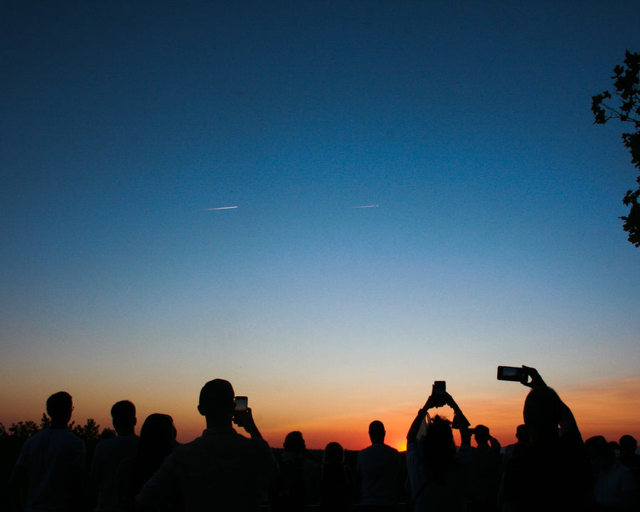silhouetted-people-taking-pictures-of-the-sky